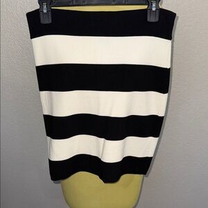 Theory Classic Black & White Striped Pull On Skirt - size Medium